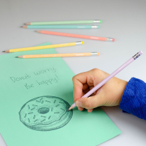 KORES GRAFITOS Style Pastel 6 gab. trīsstūrveida formas HB zīmuļi ar krāsainu dzēšgumiju